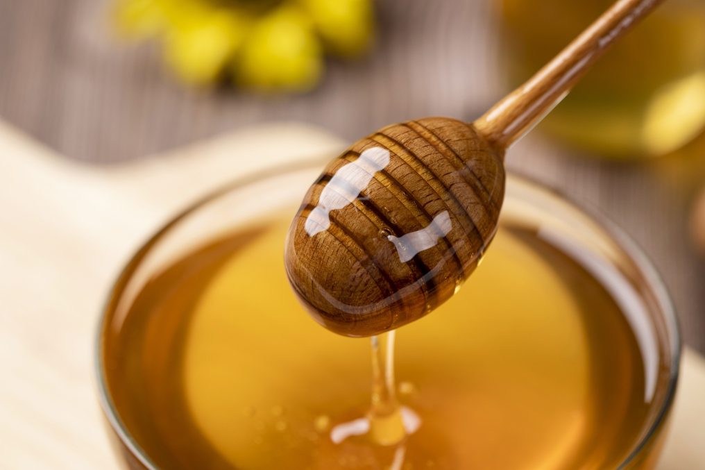 今も昔もハチミツが薬である理由｜蜂蜜はキッチンを薬局にする必要不可欠な食品
